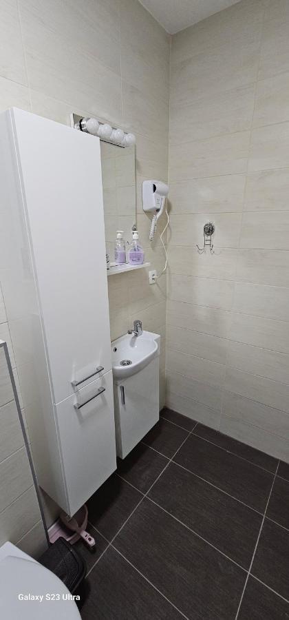 Ekonomic Apartmani Golubovci Exterior photo