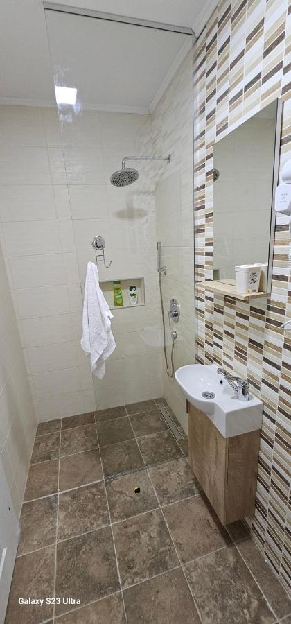 Ekonomic Apartmani Golubovci Exterior photo