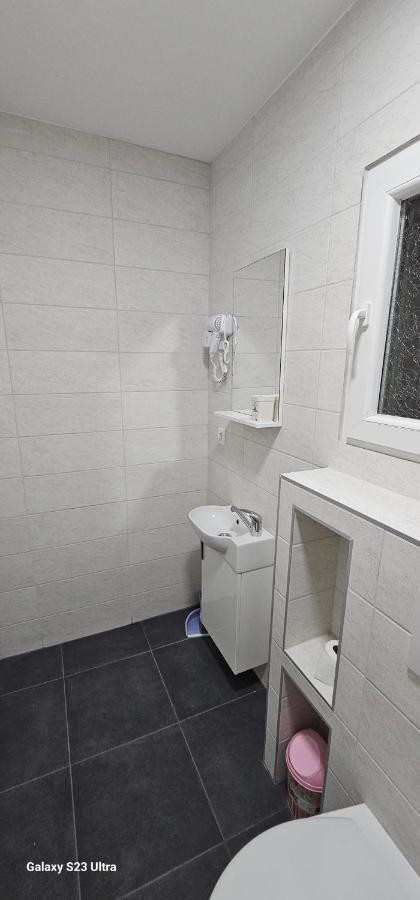 Ekonomic Apartmani Golubovci Exterior photo